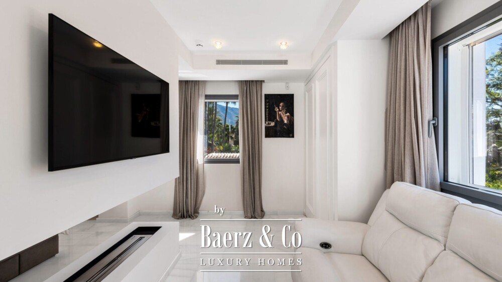 Villa - Nueva Andalucia - Marbella - Ref: 8708 image