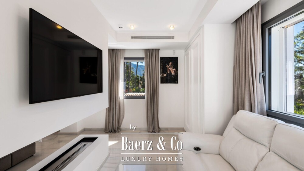 Villa - Nueva Andalucia - Marbella - Ref: 8708 image