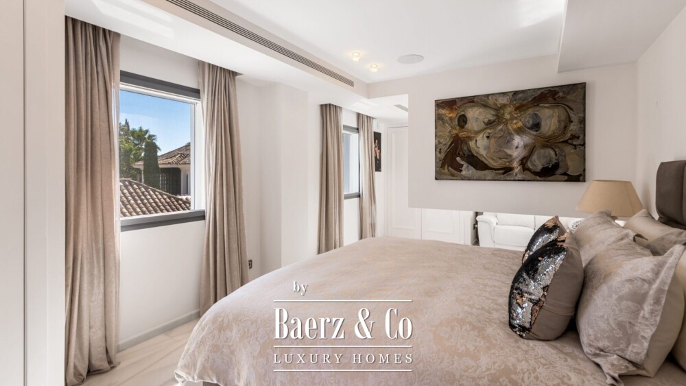 Villa - Nueva Andalucia - Marbella - Ref: 8708 image
