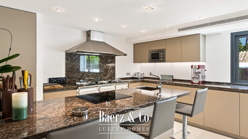Villa - Nueva Andalucia - Marbella - Ref: 8708 image