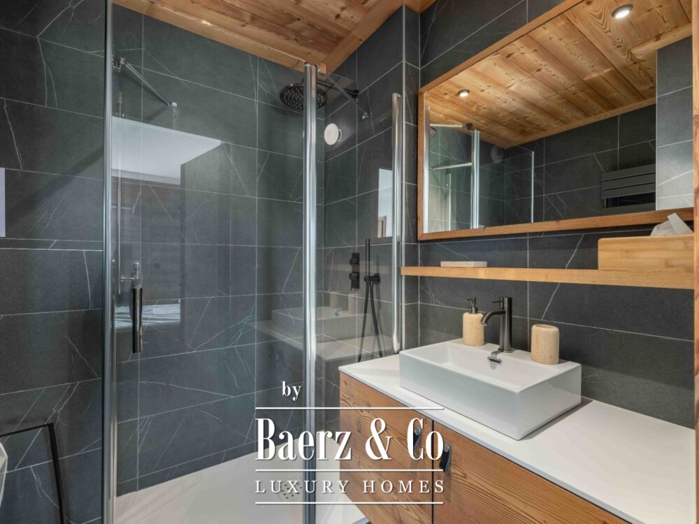 Sublime 3-bedroom apartment - Close to ski lifts and village image