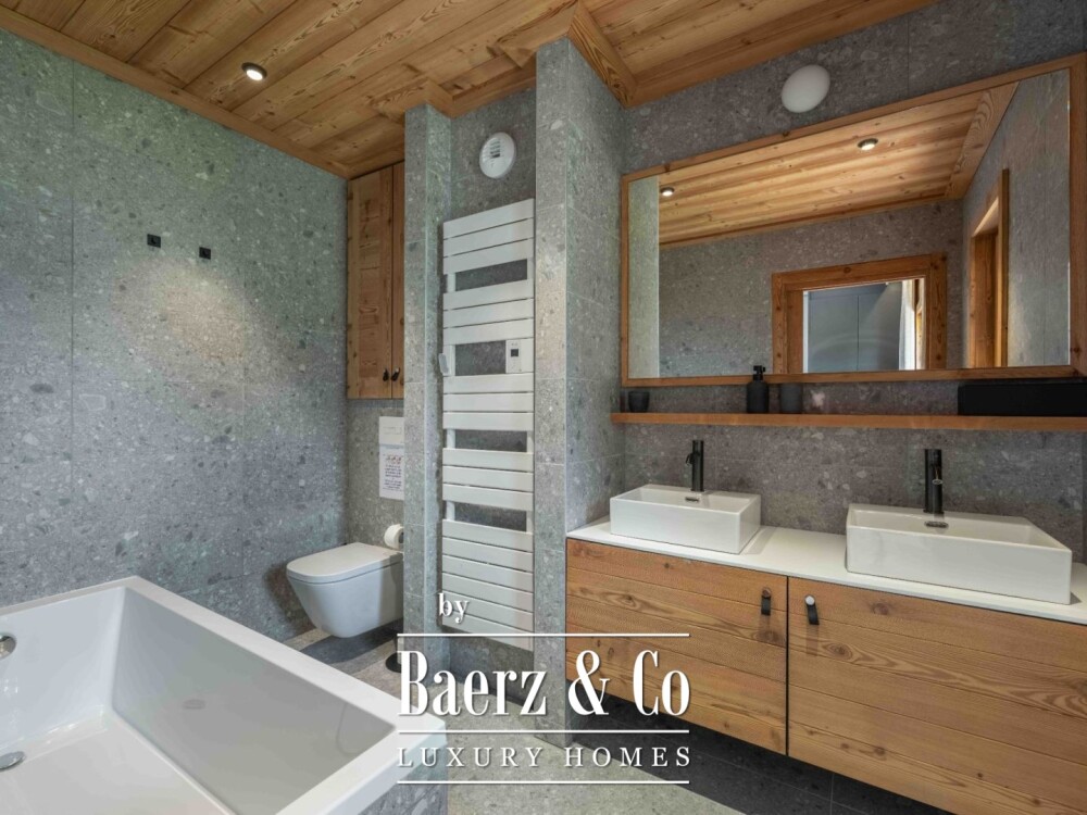 Sublime 3-bedroom apartment - Close to ski lifts and village image