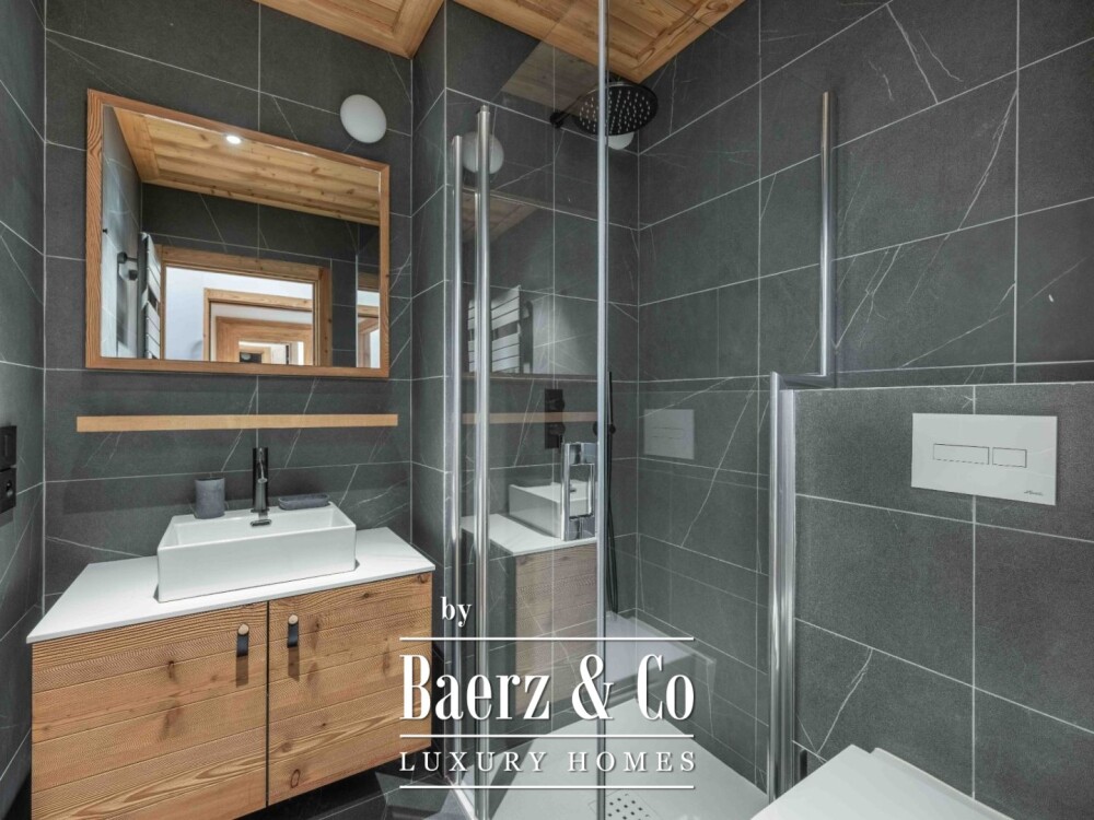 Sublime 3-bedroom apartment - Close to ski lifts and village image