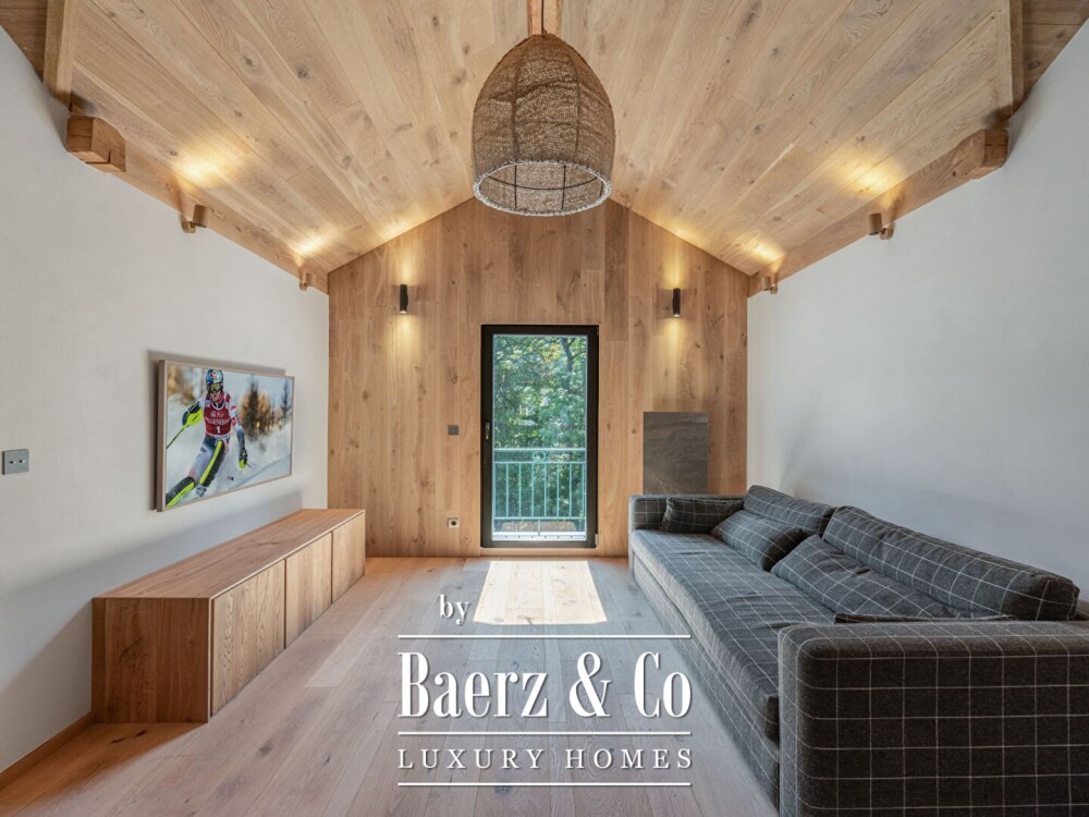 Bright 4-room apartment with private entrance - Top floor, Megève image