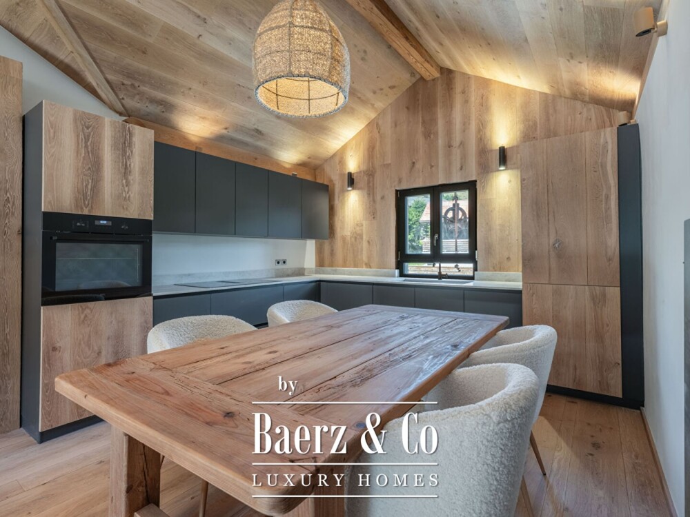 Bright 4-room apartment with private entrance - Top floor, Megève image
