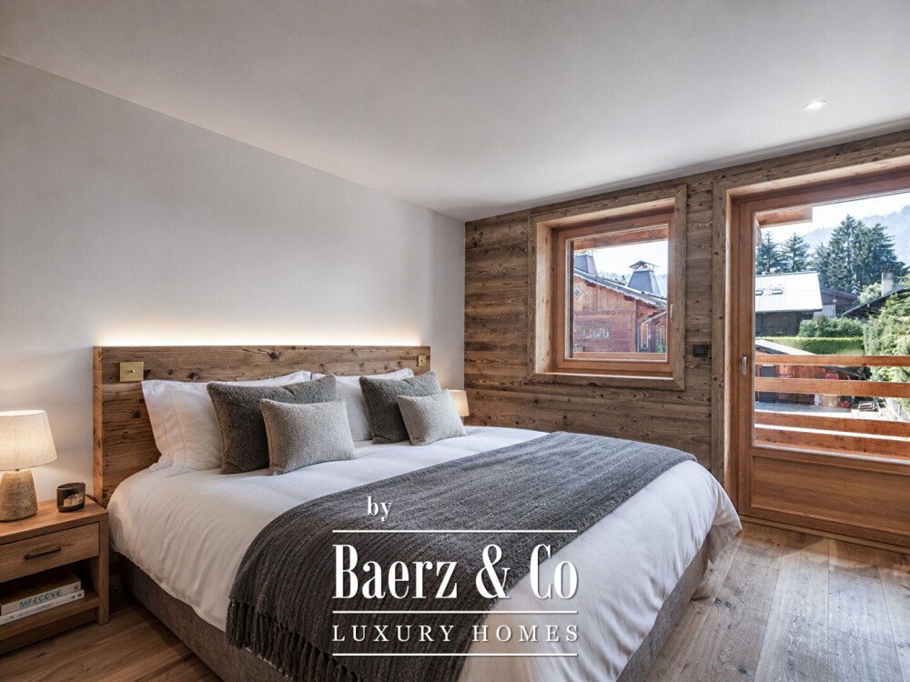 New chalet with 7 bedrooms and swimming pool - Village center image