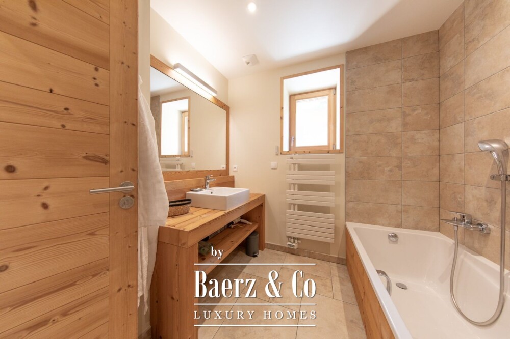 Recently built 7-room chalet - Ski-in/ski-out image