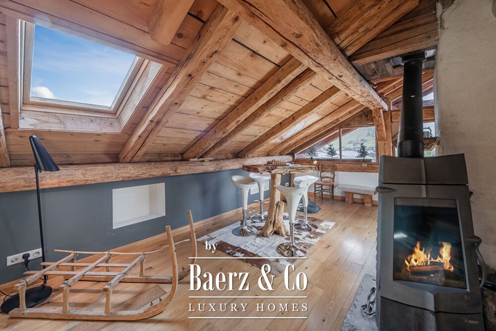 Luxury renovated semi-detached farmhouse - Close to town centre image