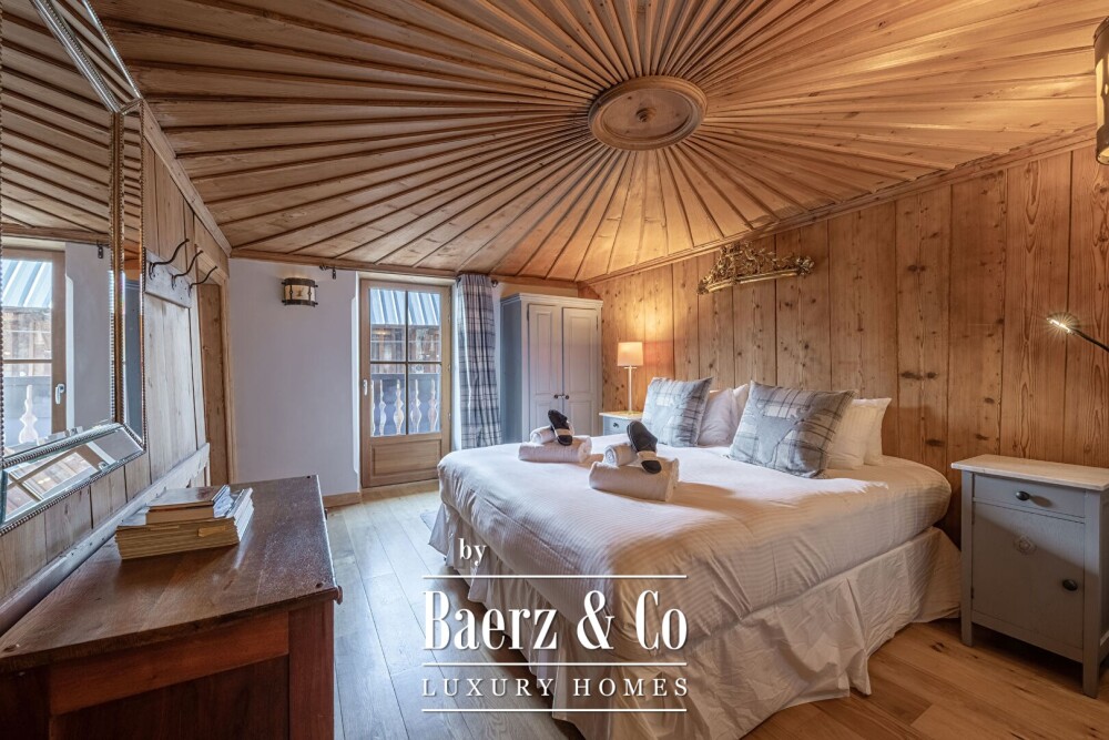 Luxury renovated semi-detached farmhouse - Close to town centre image