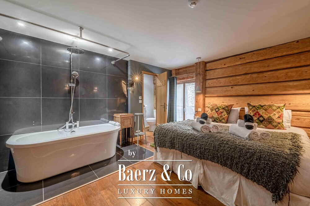 Luxury renovated semi-detached farmhouse - Close to town centre image