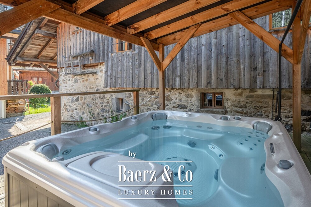 Luxury renovated semi-detached farmhouse - Close to town centre image