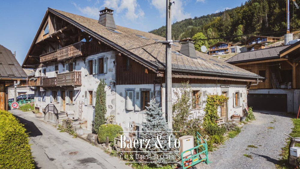 Luxury renovated semi-detached farmhouse - Close to town centre image