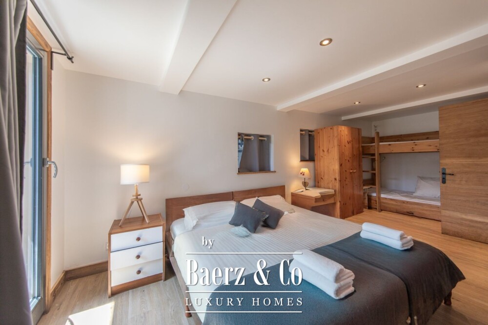 9 Bedrooms Chalet - Large Terrace with jacuzzi image