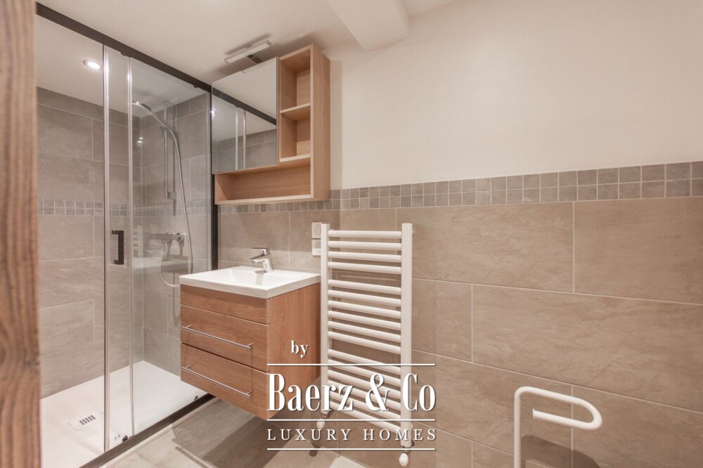 9 Bedrooms Chalet - Large Terrace with jacuzzi image
