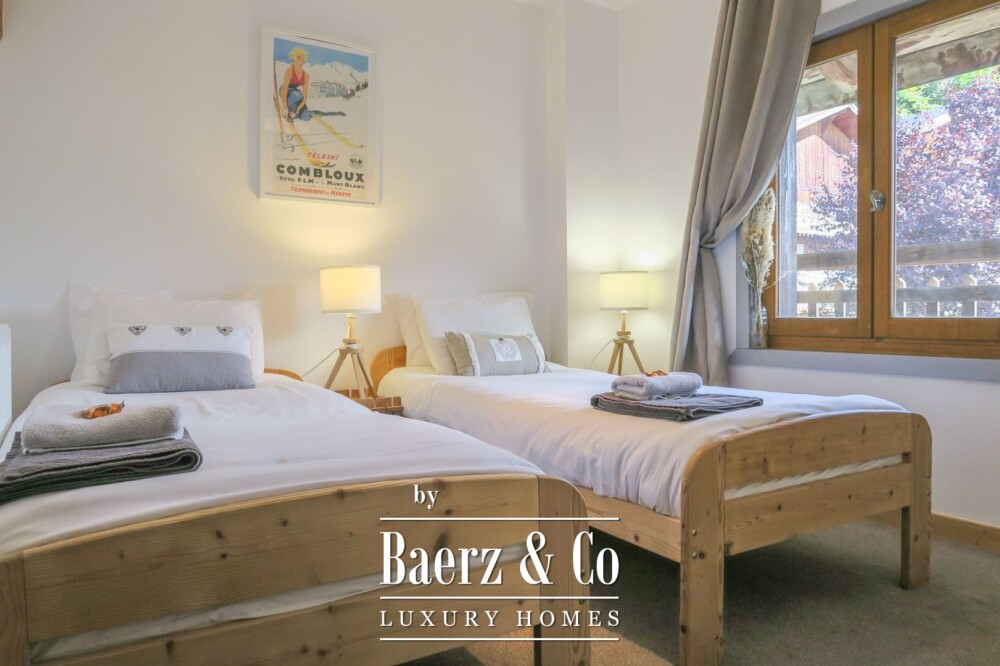 9 Bedrooms Chalet - Large Terrace with jacuzzi image