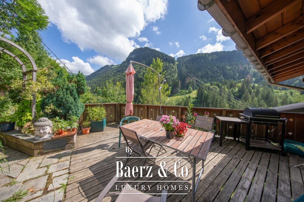 Spacious 7-bedroom chalet - at the foot of the Nyon cable car image