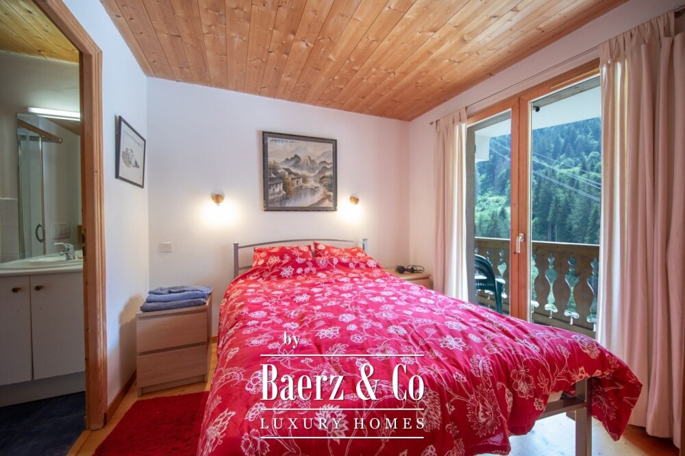 Spacious 7-bedroom chalet - at the foot of the Nyon cable car image