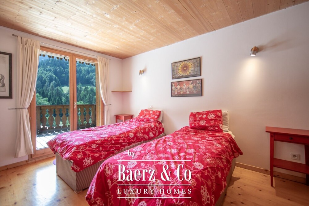 Spacious 7-bedroom chalet - at the foot of the Nyon cable car image