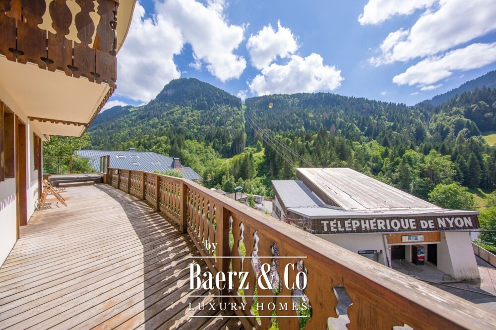 Spacious 7-bedroom chalet - at the foot of the Nyon cable car image