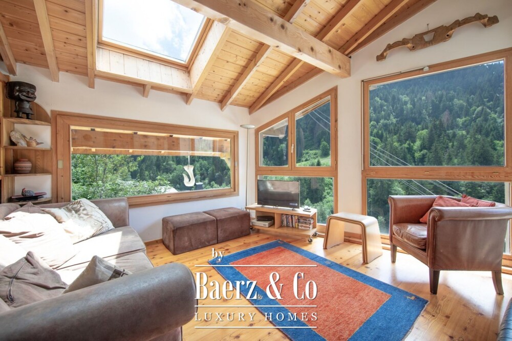 Spacious 7-bedroom chalet - at the foot of the Nyon cable car image