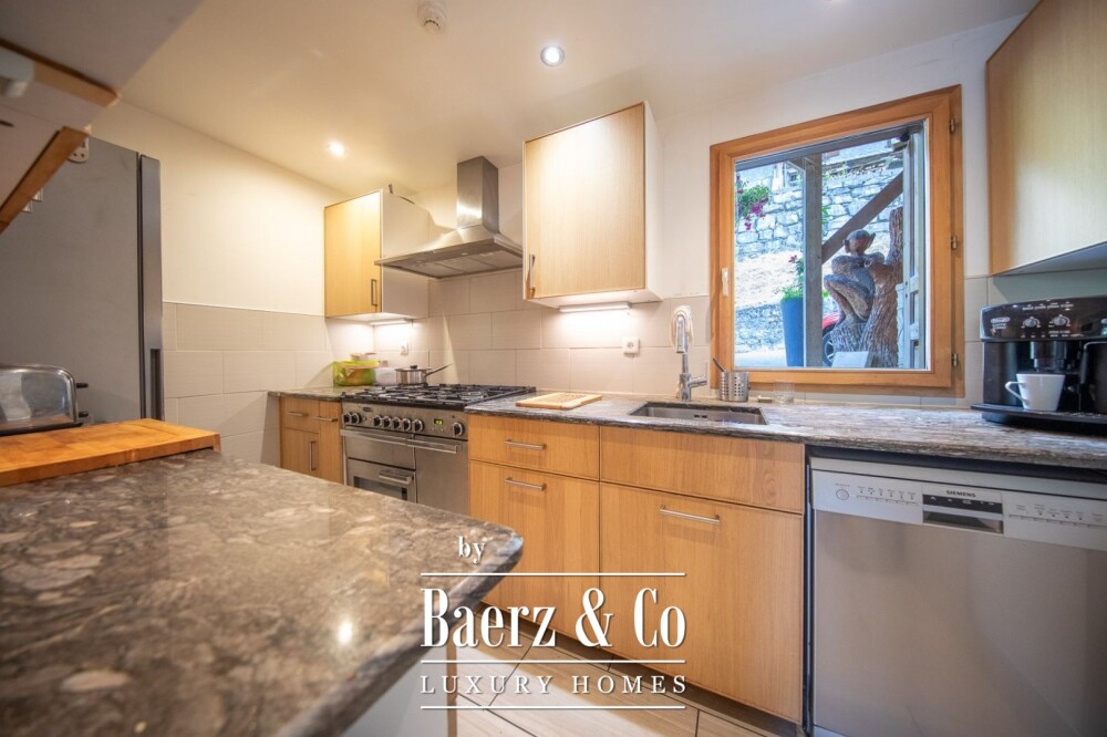 Spacious 7-bedroom chalet - at the foot of the Nyon cable car image