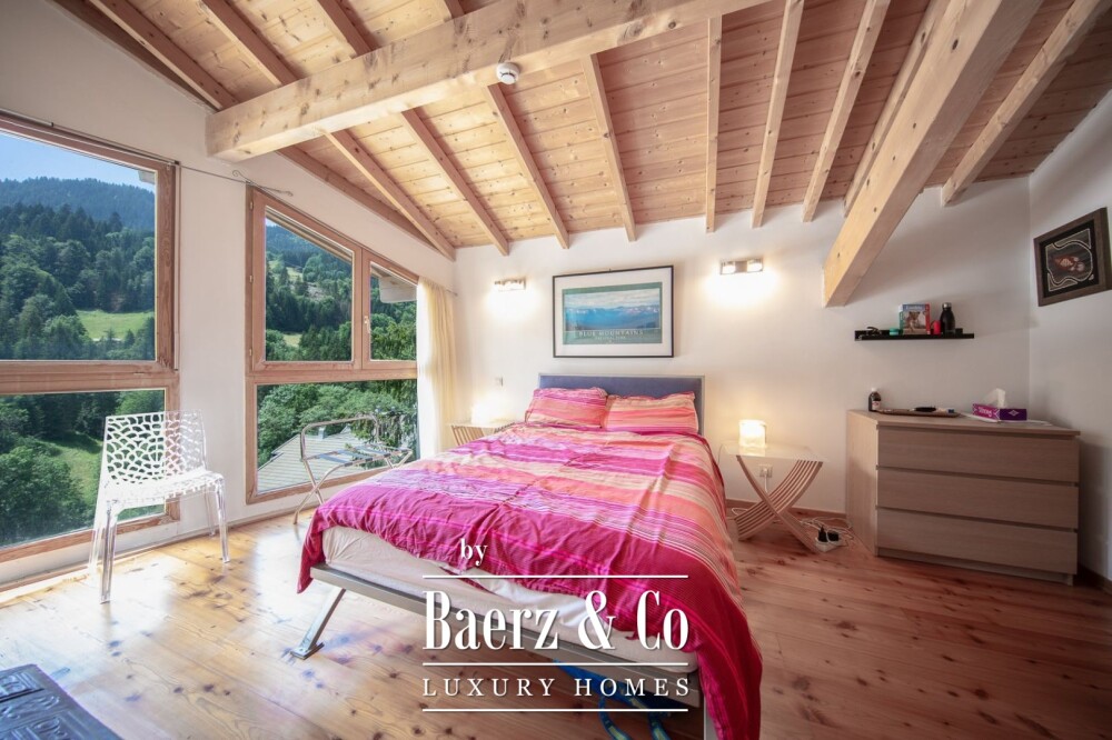 Spacious 7-bedroom chalet - at the foot of the Nyon cable car image