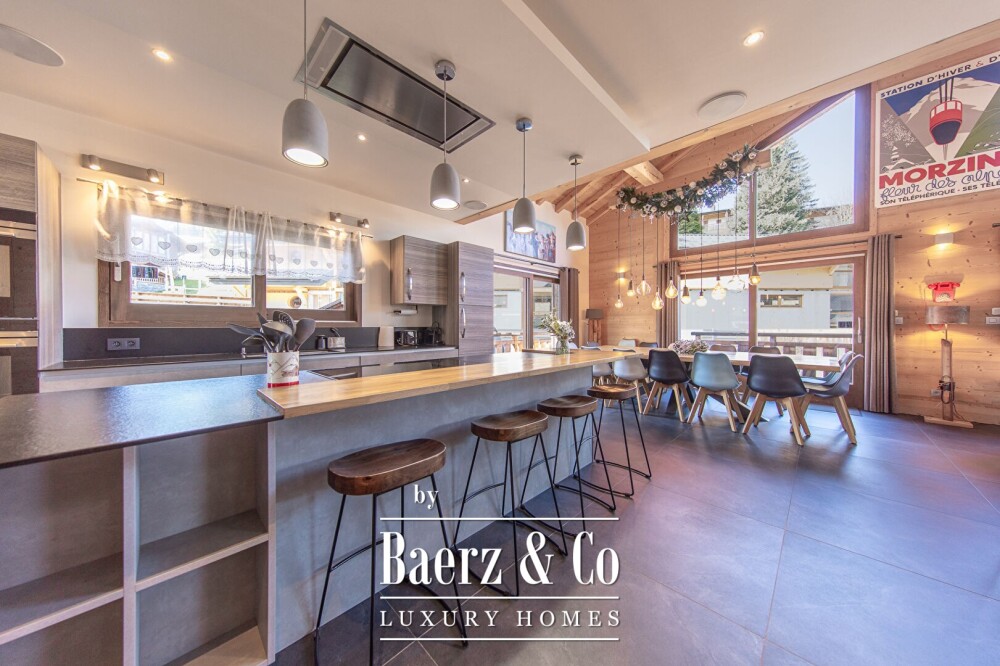 BEAUTIFUL 7 BEDROOMS CHALET - CLOSE TO THE CENTER image