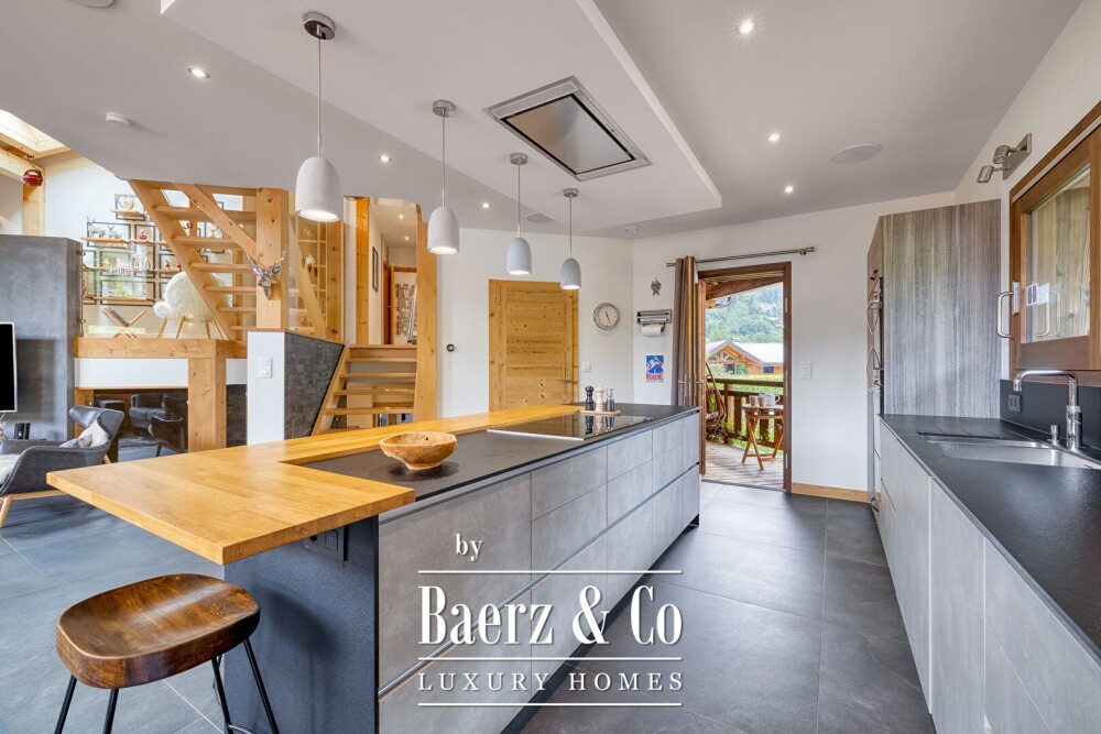 BEAUTIFUL 7 BEDROOMS CHALET - CLOSE TO THE CENTER image