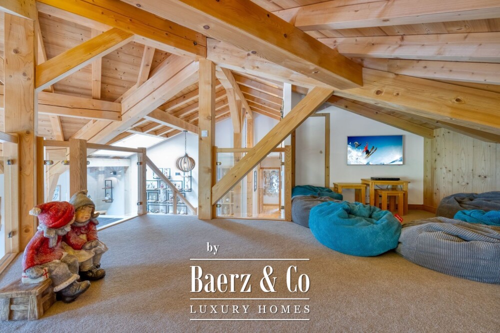 BEAUTIFUL 7 BEDROOMS CHALET - CLOSE TO THE CENTER image