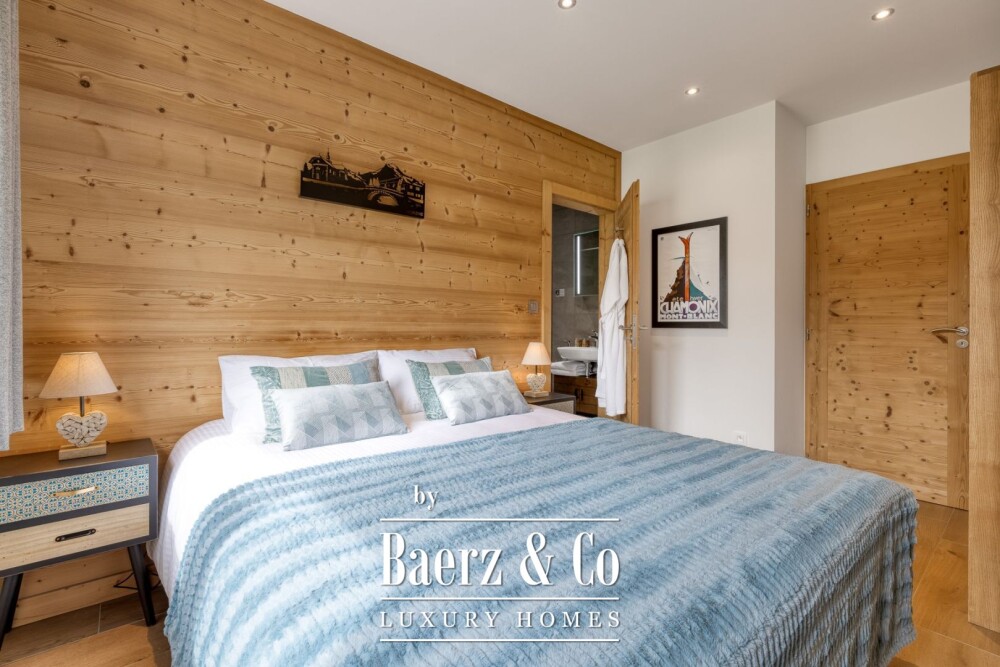 BEAUTIFUL 7 BEDROOMS CHALET - CLOSE TO THE CENTER image