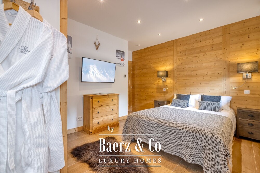 BEAUTIFUL 7 BEDROOMS CHALET - CLOSE TO THE CENTER image