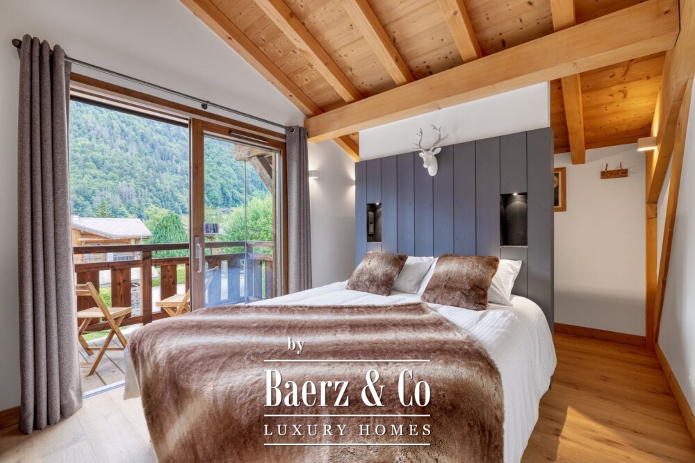 BEAUTIFUL 7 BEDROOMS CHALET - CLOSE TO THE CENTER image