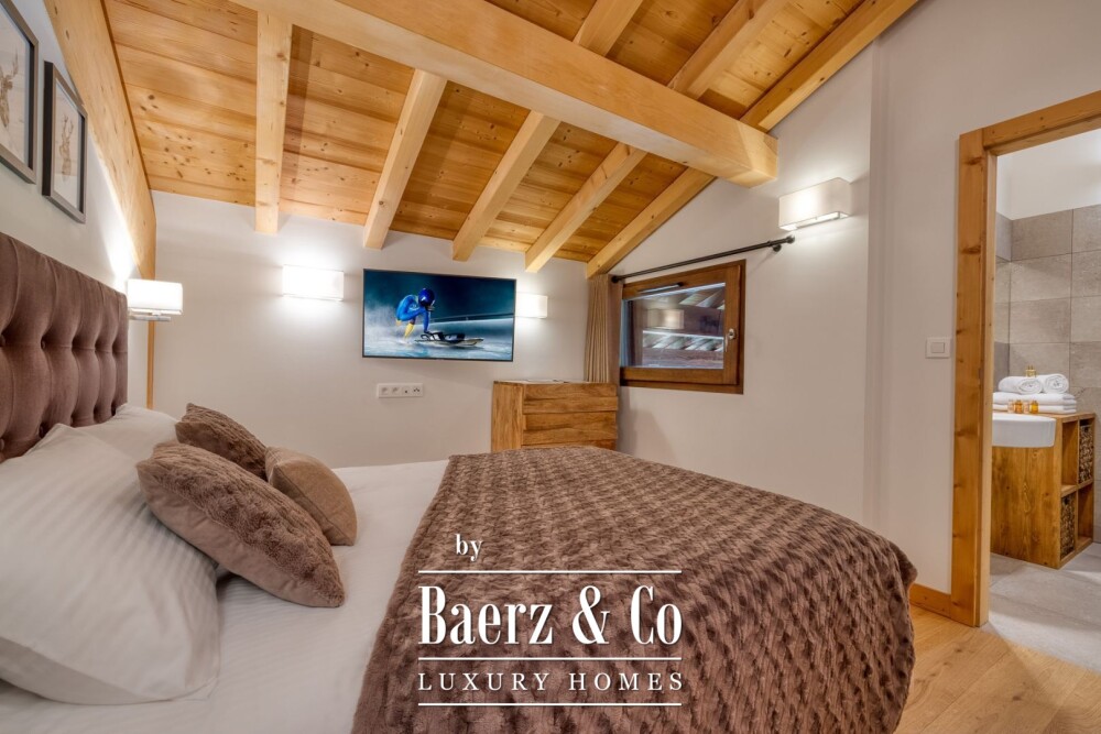 BEAUTIFUL 7 BEDROOMS CHALET - CLOSE TO THE CENTER image