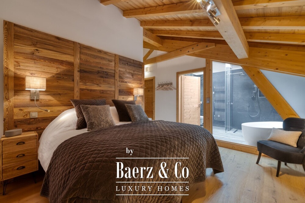BEAUTIFUL 7 BEDROOMS CHALET - CLOSE TO THE CENTER image