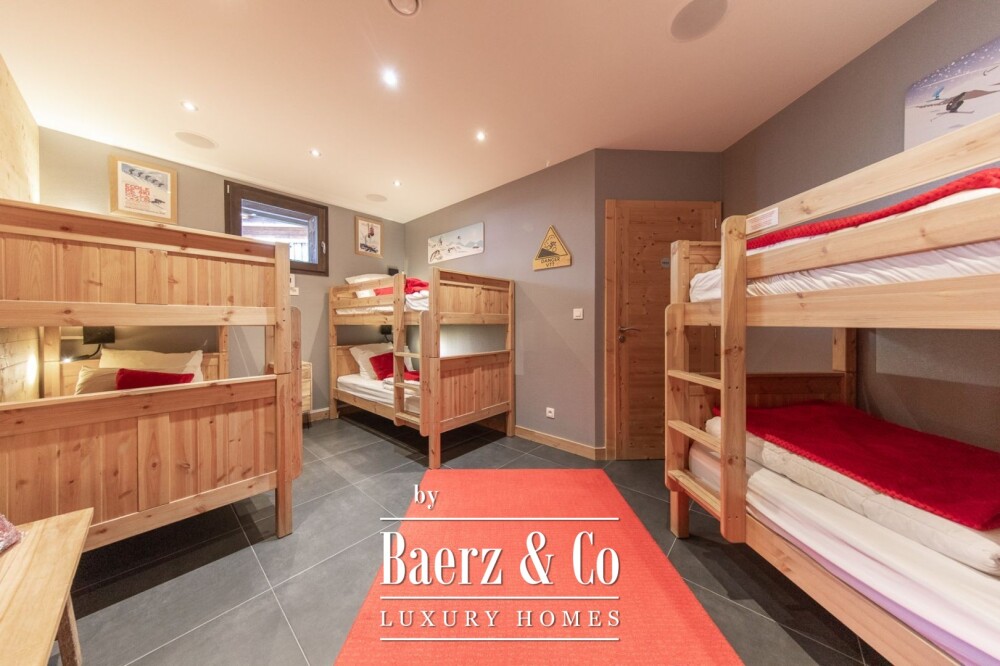 BEAUTIFUL 7 BEDROOMS CHALET - CLOSE TO THE CENTER image