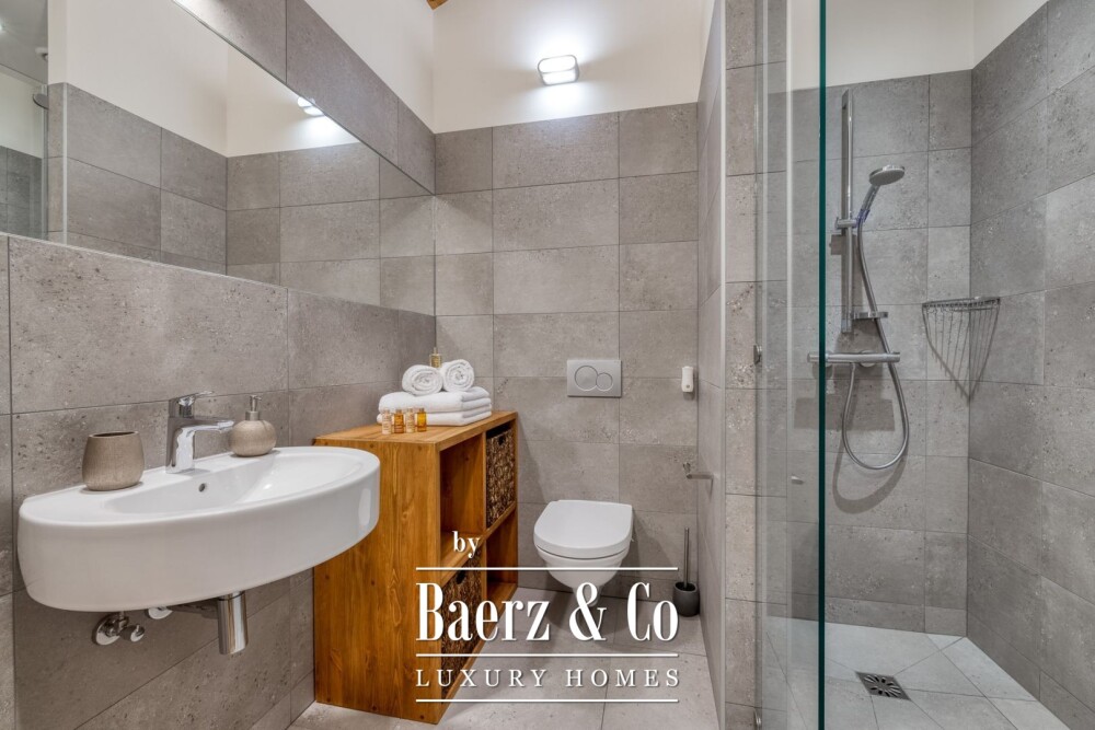 BEAUTIFUL 7 BEDROOMS CHALET - CLOSE TO THE CENTER image