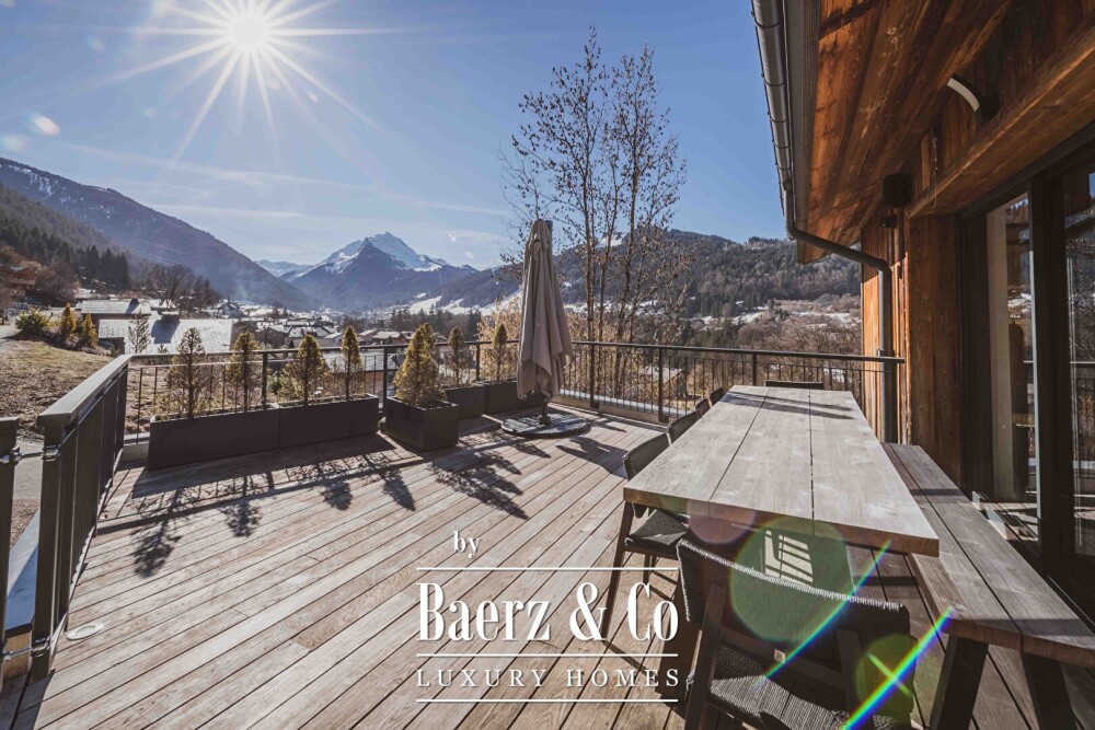 Exceptional contemporary chalet - Optimal sunshine image