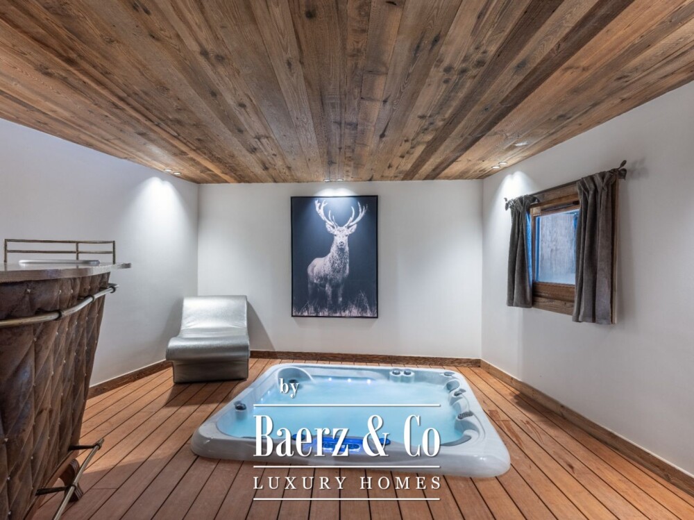 4 bedrooms chalet with a view of La Saulire, nearly ski slopes image