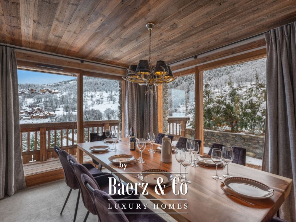 4 bedrooms chalet with a view of La Saulire, nearly ski slopes image