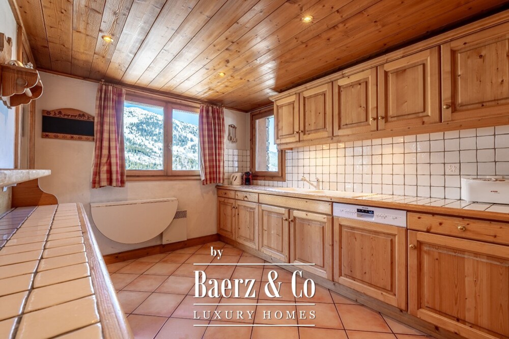 4-bedroom apartment + cabin, close to shops image