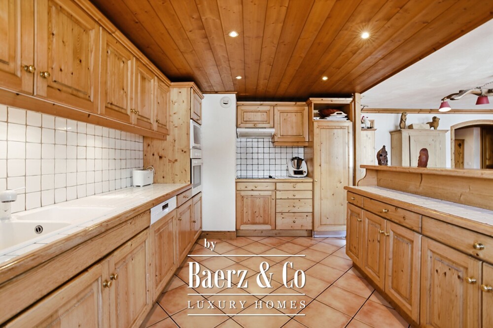 4-bedroom apartment + cabin, close to shops image