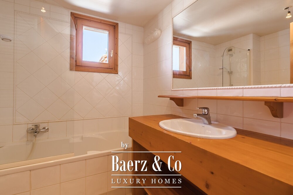 4-bedroom apartment + cabin, close to shops image