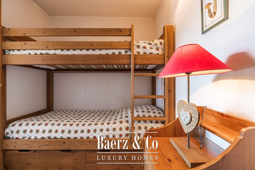 4-bedroom apartment + cabin, close to shops image