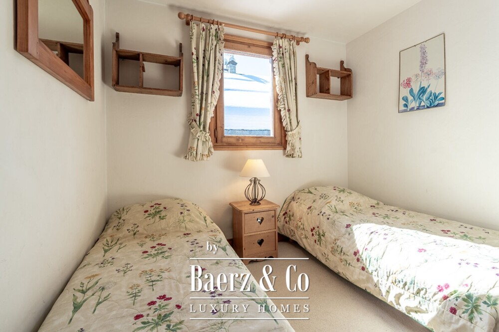 4-bedroom apartment + cabin, close to shops image