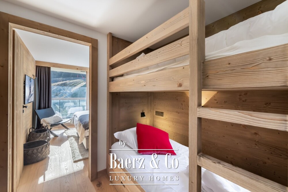 4-bedroom Apartment - ideally located image
