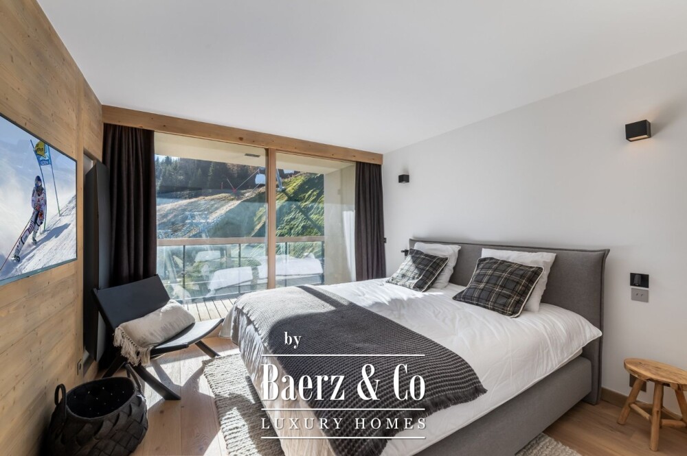 4-bedroom Apartment - ideally located image