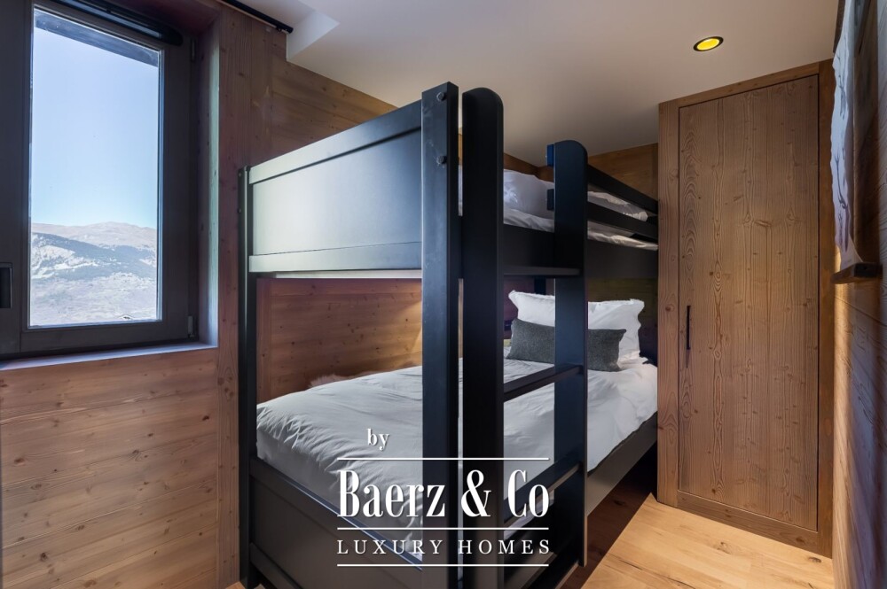 4-bedroom Apartment - ideally located image