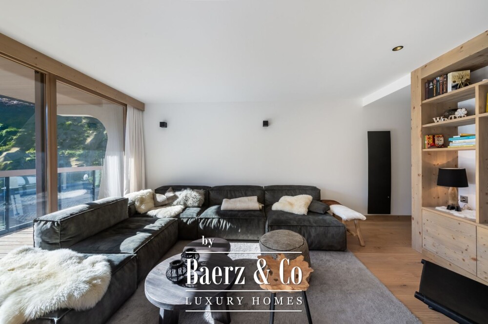 4-bedroom Apartment - ideally located image