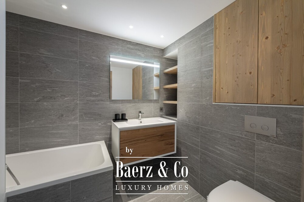 4-bedroom Apartment - ideally located image