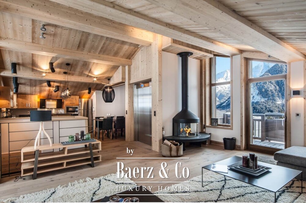 Exceptional half chalet image